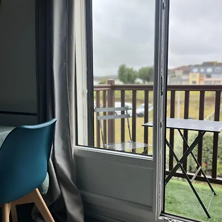 2p With Balcony Near The Beaches Lägenhet