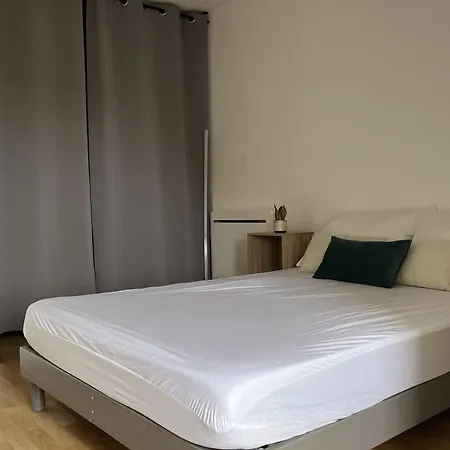 2p With Balcony Near The Beaches *