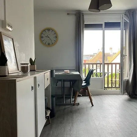 2p With Balcony Near The Beaches Lägenhet *