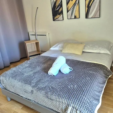 2p With Balcony Near The Beaches Apartman