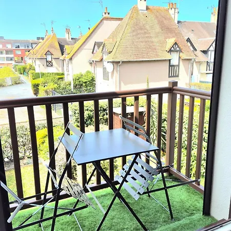 2p With Balcony Near The Beaches Appartement