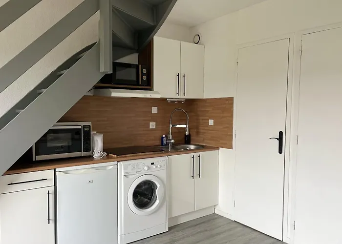 2p With Balcony Near The Beaches *