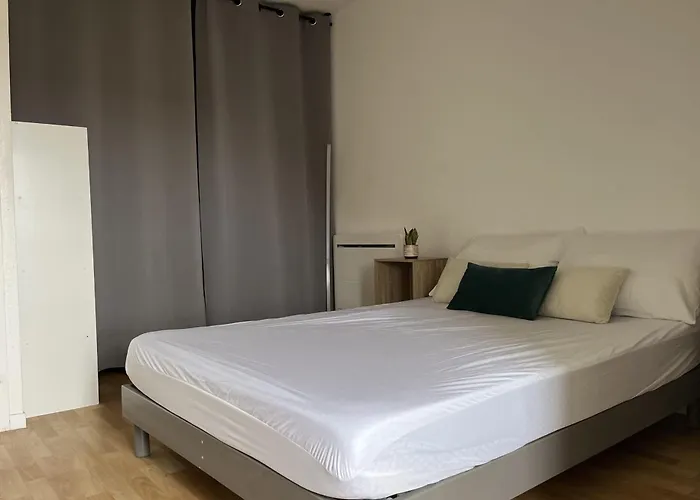 2p With Balcony Near The Beaches *